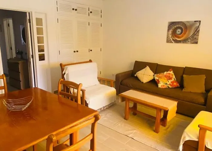 Relaxante Com Terraco E Proximo Da Praia, No 2º Andar *