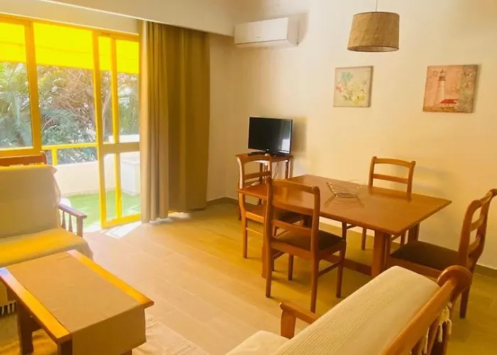 Relaxante Com Terraco E Proximo Da Praia, No 2º Andar *