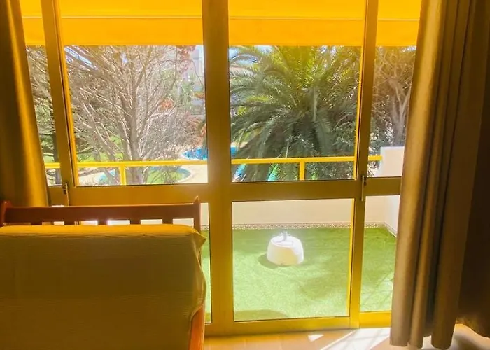 Relaxante Com Terraco E Proximo Da Praia, No 2º Andar Apartment Quarteira