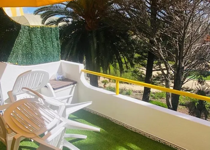 Relaxante Com Terraco E Proximo Da Praia, No 2º Andar Apartament Quarteira