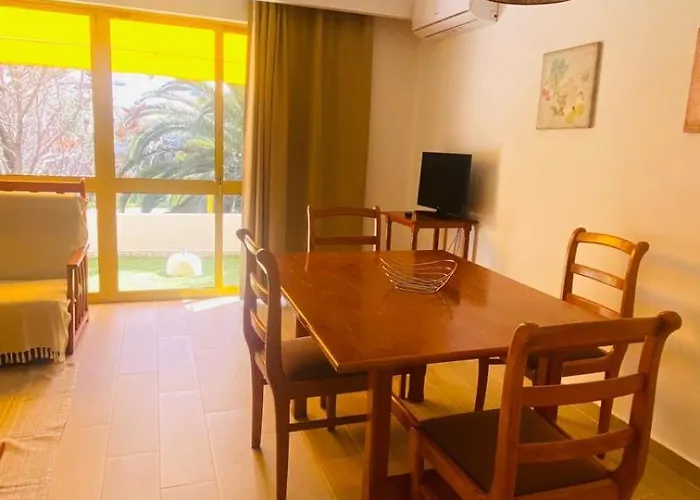 Relaxante Com Terraco E Proximo Da Praia, No 2º Andar