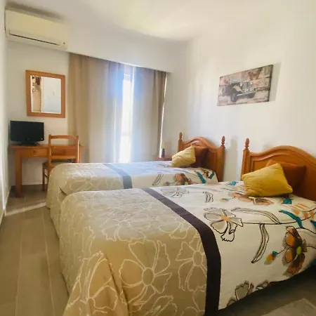 Relaxante Com Terraco E Proximo Da Praia, No 2º Andar * Quarteira